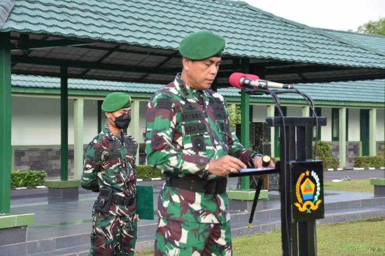 Kolonel Inf Febriel Buyung Sikumbang, Pimpin Upacara Bendera 17-an Bulan Pertama di Tahun 2022
