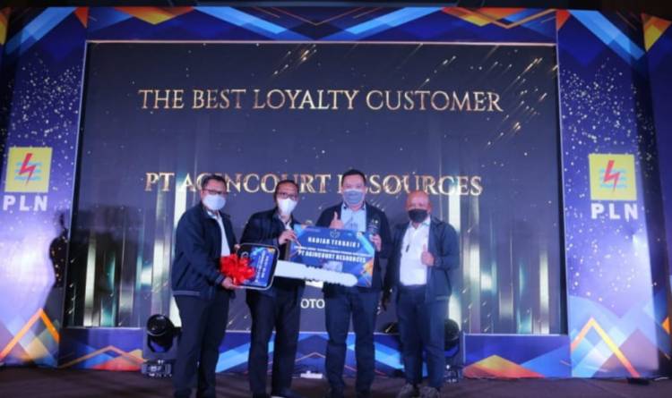 PLN UIW Sumut Berikan Penghargaan Dalam Acara Customer Loyalty Award
