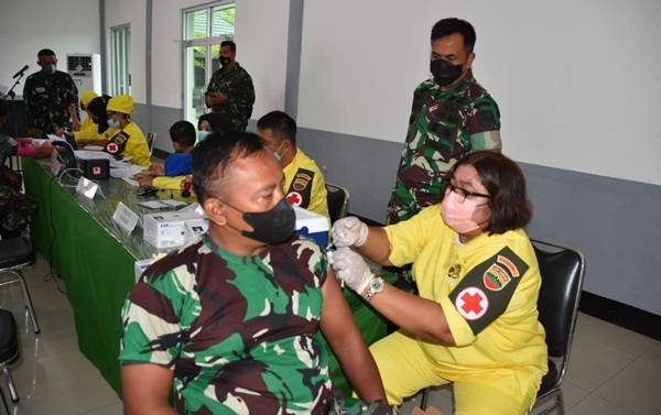 Keluarga Besar Korem 023/KS Peroleh Vaksinasi Booster