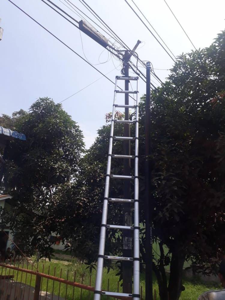Perbaiki Tiang Kabel di Sei Rampah, 3 Pekerja Telkom Tersengat Listrik