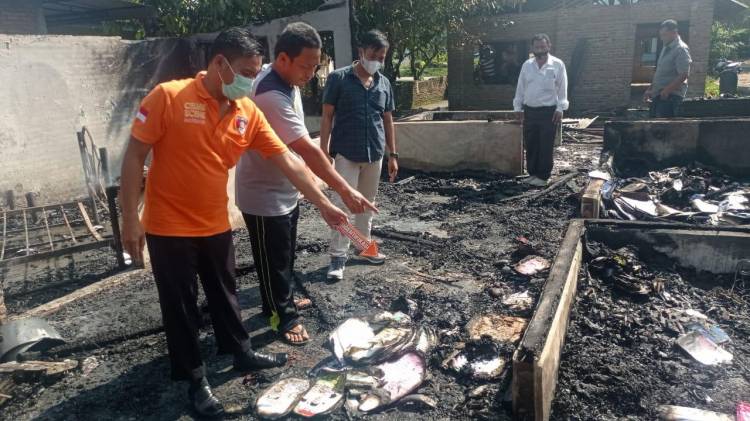 Rumah Aceng Ludes Terbakar