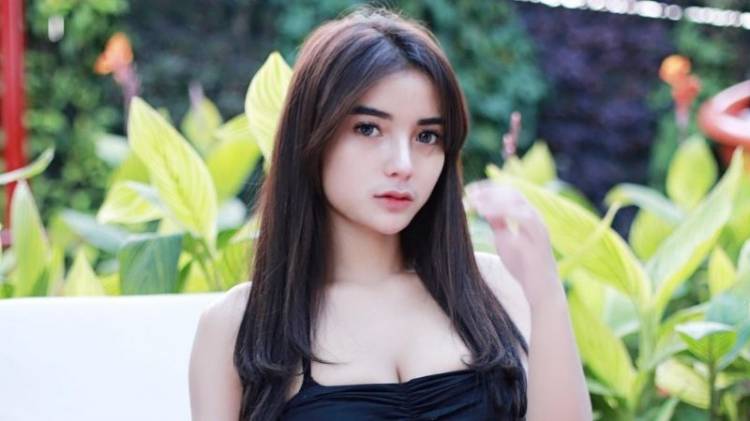 Tampil dengan Dress Poladot, Nabilla Aprillya Pamerkan Paha Mulus