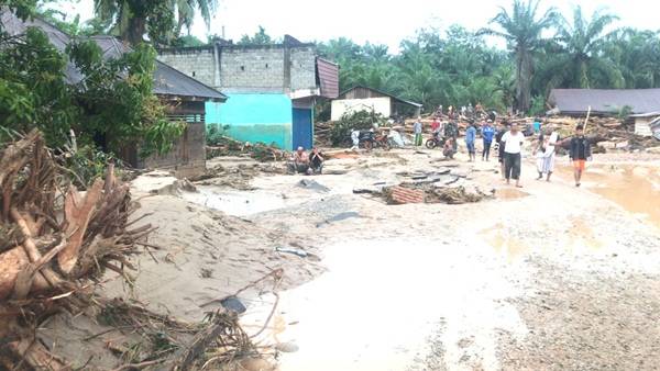 Banjir Bandang di Padang Lawas Gulung 12 Rumah Warga