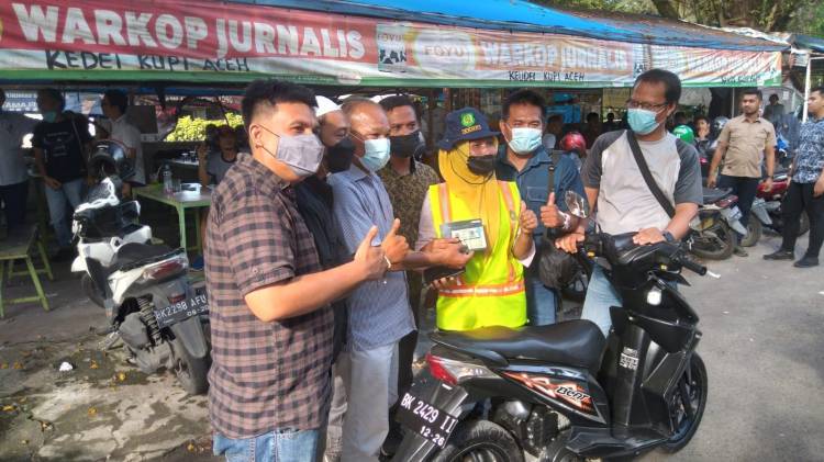 Bentuk Kepedulian, Rekan Warkop Jurnalis Medan Beri Sepeda Motor ke Petugas Melati