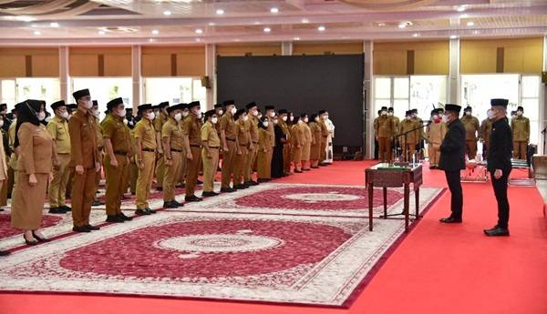 Tutup Tahun 2021, Edy Lantik 399 Pejabat Fungsional Pemprov Sumut