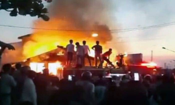 Akibat Bentrok 2 Kelompok Pemuda di Belawan 1 Uinit Rumah Musnah Terbakar
