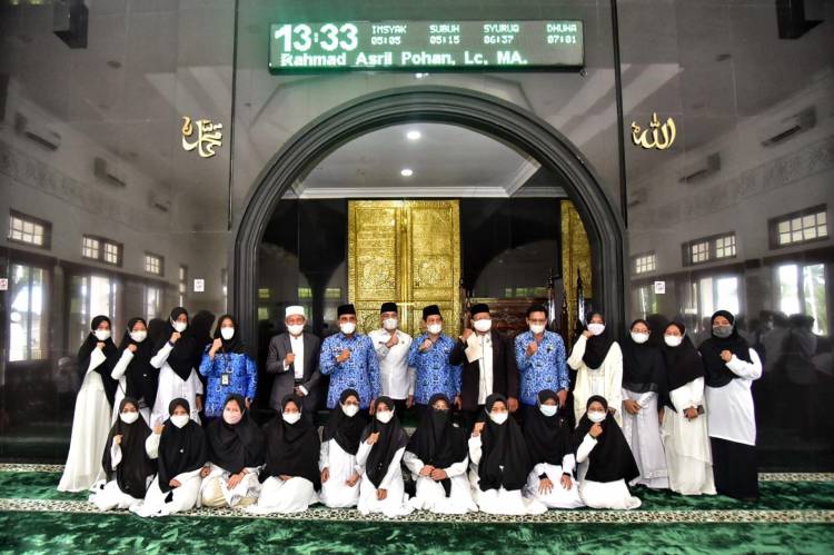 Edy Rahmayadi Lepas Keberangkatan Mahasiswa Sumut ke Mesir, Gubsu : Catat Nomor Hp Saya
