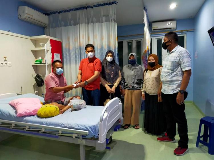 Kapolsek Patumbak Jenguk Aiptu Lasimo di RSU. Delima Martubung