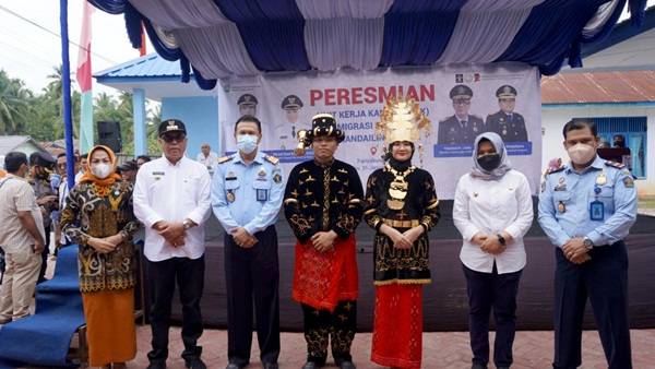 Kakanwil Kemenkumham Sumut Resmikan Unit Kerja Keimigrasian Mandailing Natal Kantor Imigrasi Sibolga