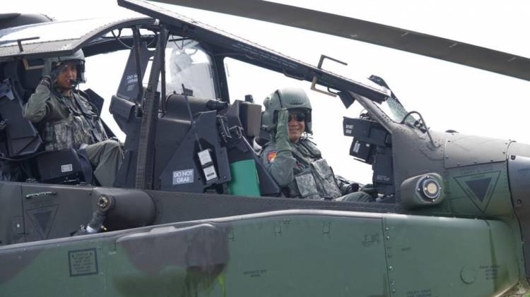 Ukir Sejarah, Dudung Abdurachman, Kasad Pertama Pilot Helikopter Serang AH-64E Apache