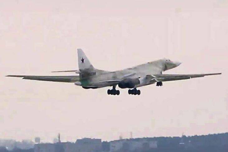 Di Tengah Ketegangan dengan Ukraina, Rusia Luncurkan Pesawat Pembom Terbaru