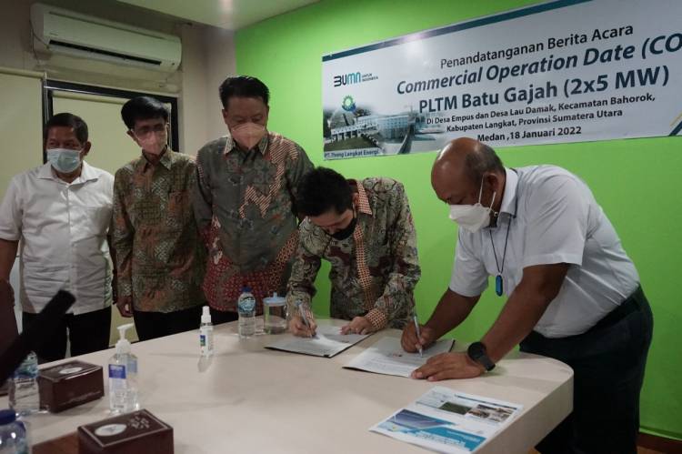 PLN dan PT Thong Langkat Energi Tandatangani Berita Acara COD PLTM Batu Gajah