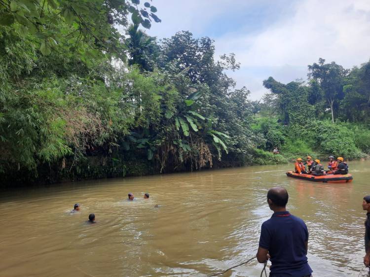 Akhirnya,Tim SAR Temukan Jasad Pria yang hanyut di Sungai Patumbak Deli Serdang