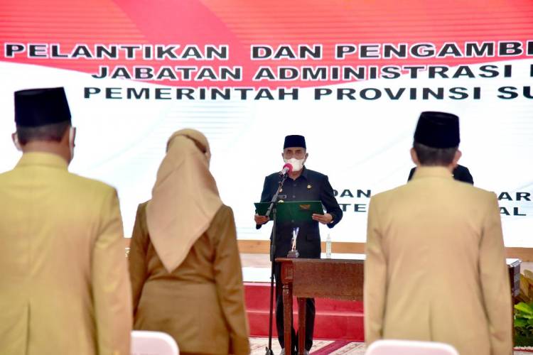 Bertugas Dilingkungan Pemprovsu, Edy Rahmayadi Lantik  20 Pejabat Administrator dan Pengawas