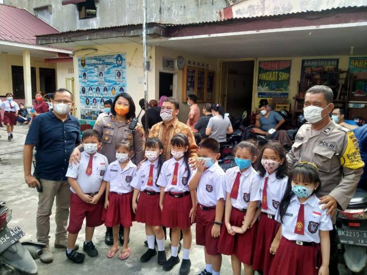Di Selenggarakan di SD Pasundan, Polsek Medan Baru Gelar Vaksinasi Dosis I Bagi Pelajar Usia 6-11 Tahun