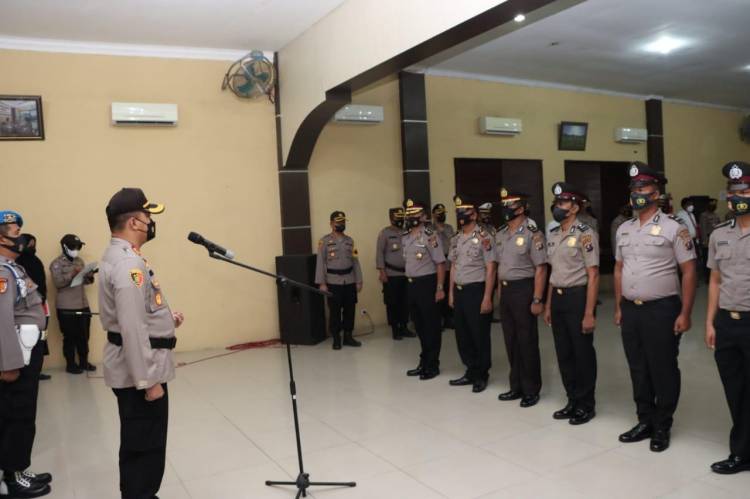 Kapolres Sergai Pimpin Upacara Korps Raport Kenaikan Pangkat 35 Personil
