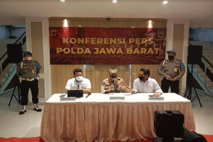 Selama 12 Jam Diperiksa, Habib Bahar bin Smith Resmi jadi TSK dan Ditahan