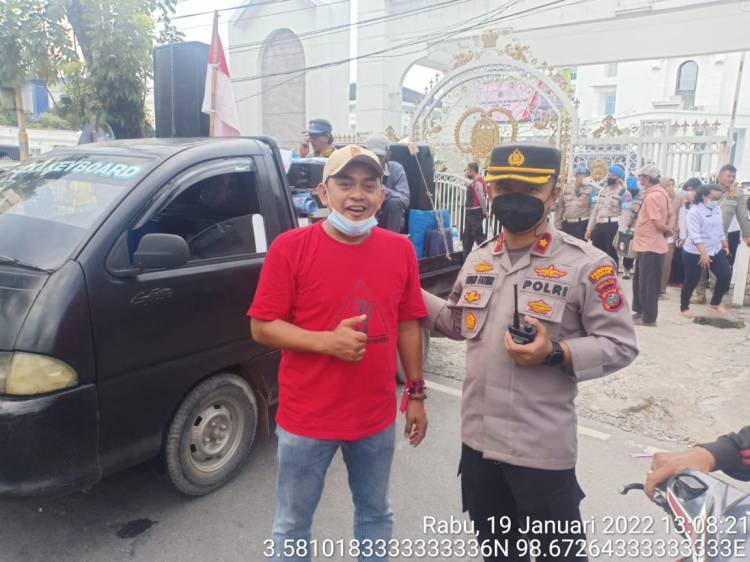 Personel Polsek Medan Baru Pengamanan Unras di kantor Gubsu