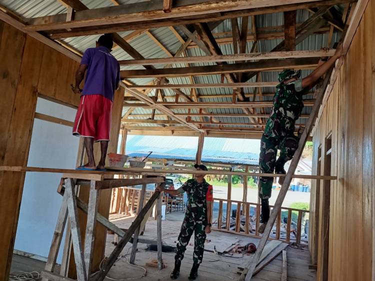 Satgas Kodim Maluku Yonarhanud 11/WBY Bersama Warga Gotong-royong