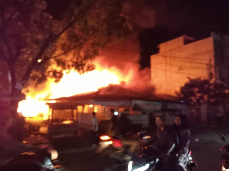 Kabarnya Tujuh Rumah dan Rumah Makan di Bromo Ludes Terbakar