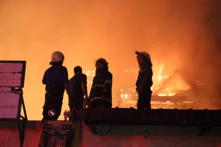 Kebakaran di Jalan Bromo, BPBD: 10 Rumah Terbakar
