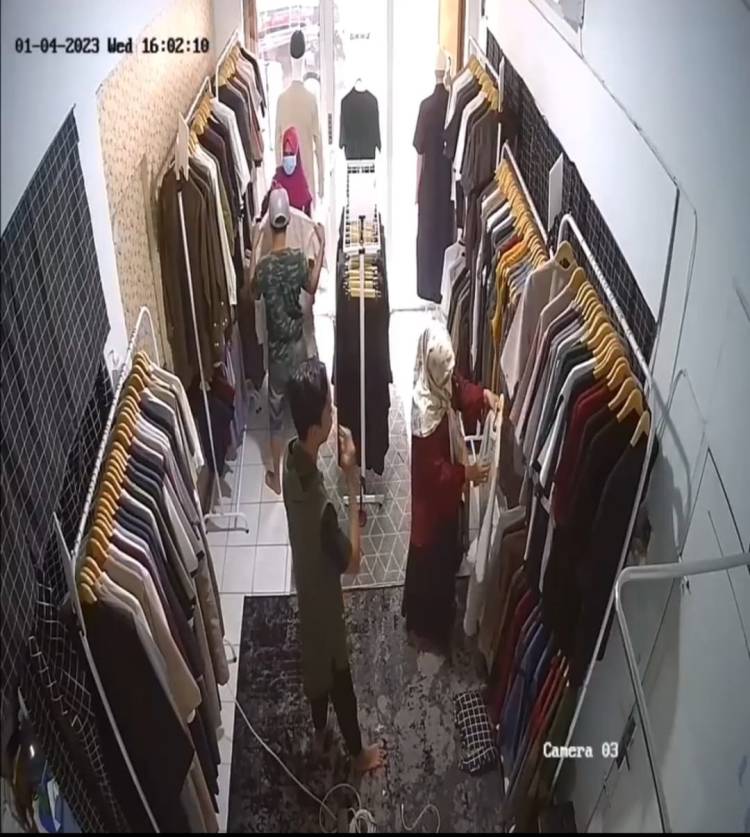 Amangoi...  Kawanan IRT Gasak 14 Baju Terekam CCTV