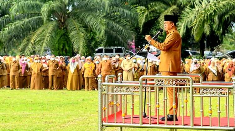 Upacara Perdana 2023, Bupati Bara Bara Ingatkan Profesionalitas ASN