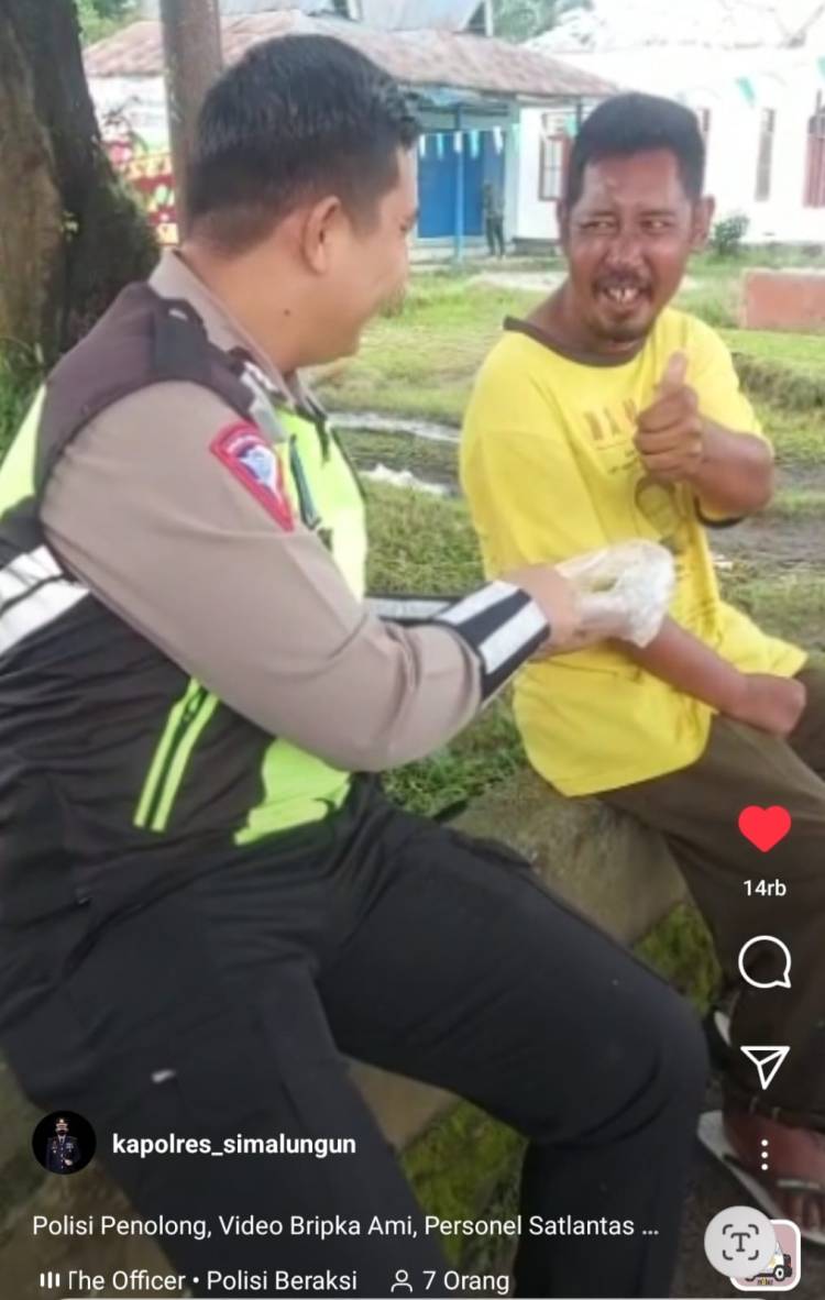 Polisi Penolong, Video Bripka Ami, Personel Satlantas Polres Simalungun Tolong ODGJ, Viral....!