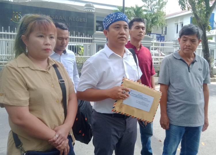 Tuntut Keadilan, Siu Lin dan Kuasa Hukumnya Datangi Kejari Medan