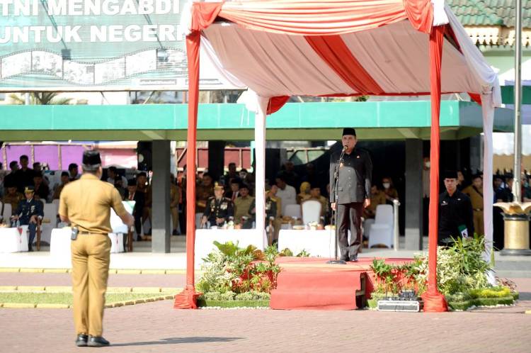 Kategori Kota Tahun 2022, Edy Rahmayadi Serahkan Penghargaan Tunggul  Kecamatan Terbaik