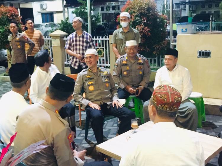 Wakapoldasu  Safari Subuh dan Ngeteh Bareng Jamaah di Mesjid Al - Muhajirin Bumi Asri Medan
