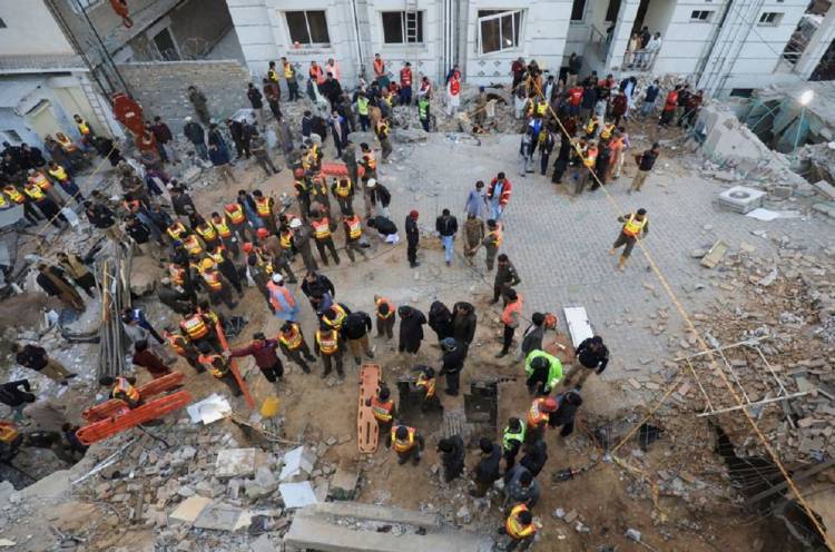 Bom Meledak di Masjid Pakistan Setidaknya 59 Orang Tewas