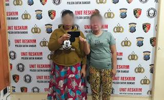 Dua IRT Nyolong HP Tetangga  dan Uang Rp3 Juta Dibui Polsek Datuk Bandar
