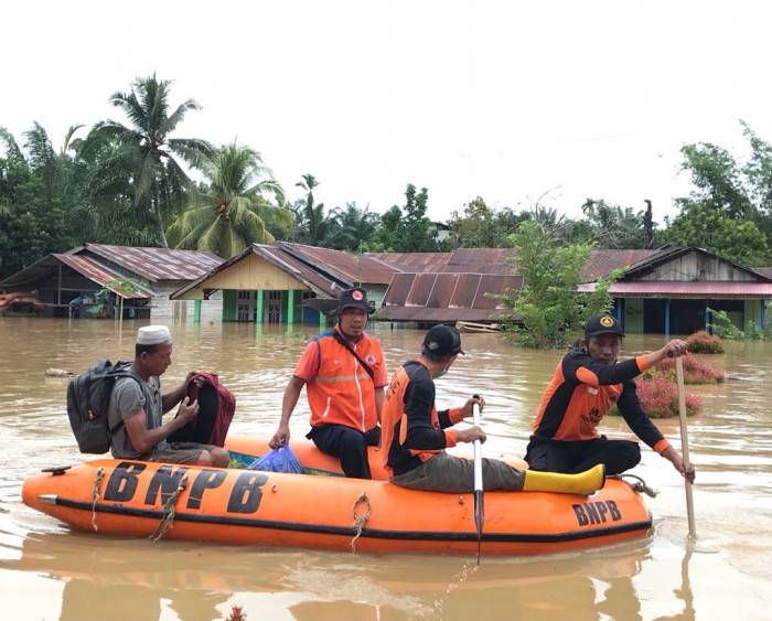 Lansia dan Ratusan Warga Terjebak Banjir, Tim SAR Turun Kelokasi