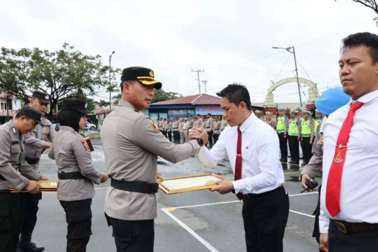Empat Personil Polres Pelabuhan Belawan Dapat Penghargaan