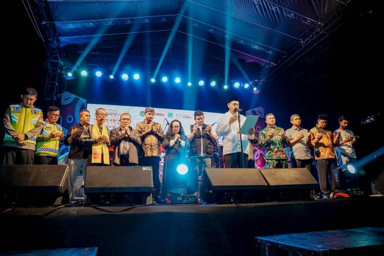 Bobby Nasution Sambut Malam Pergantian Tahun Bersama Ribuan Warga