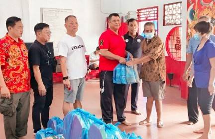 Sambut Imlek 2574, Yayasan Budi Agung Salurkan Bantuan Kepada Warga Kurang Mampu
