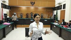 Ingin Tahu Pengalaman Nikita Mirzani Selama dalam Bersama Napi