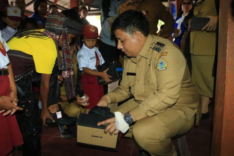 Masyarakat Desa Sitinjak Apresiasi Program Vandiko Bunga Desa