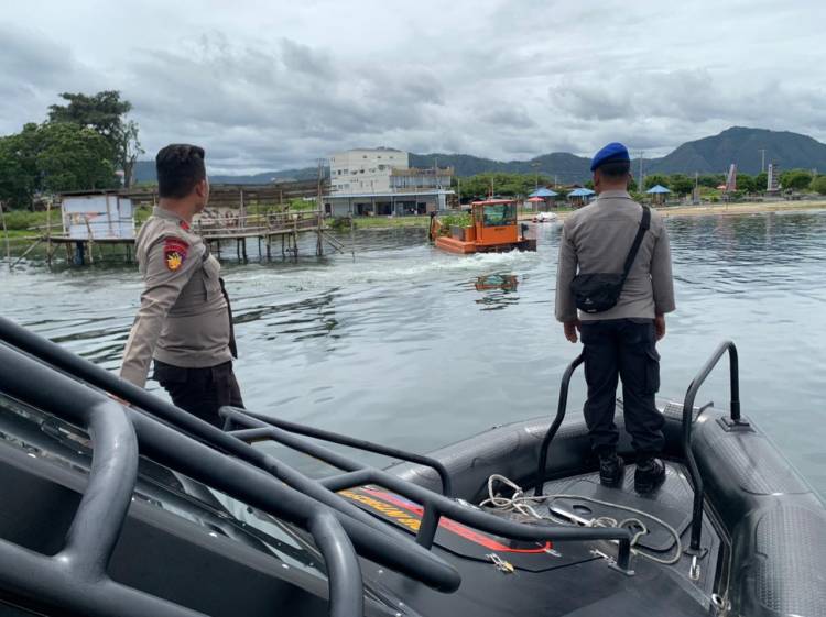 Ditpolairud Polda Sumut Himbau Masyarakat Tidak Buang Sampah ke Danau Toba