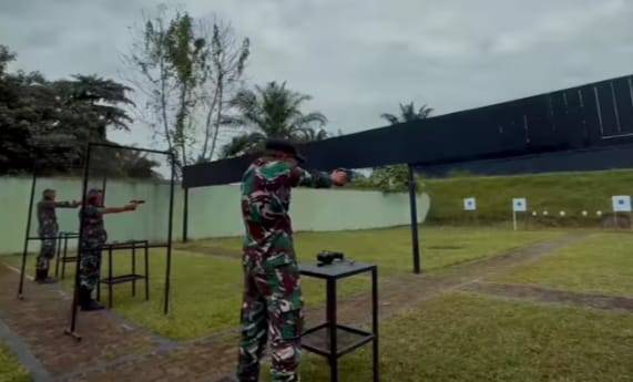 Prajurit Naga Karimata Dibekali Lagi Olahraga Barbel dan Fokus Menembak