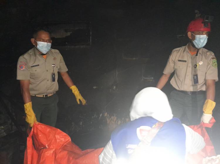 Satu Unit Rumah di Jalan Brigjen Hamid Medan Johor Terbakar, Dua Orang Meninggal Dunia
