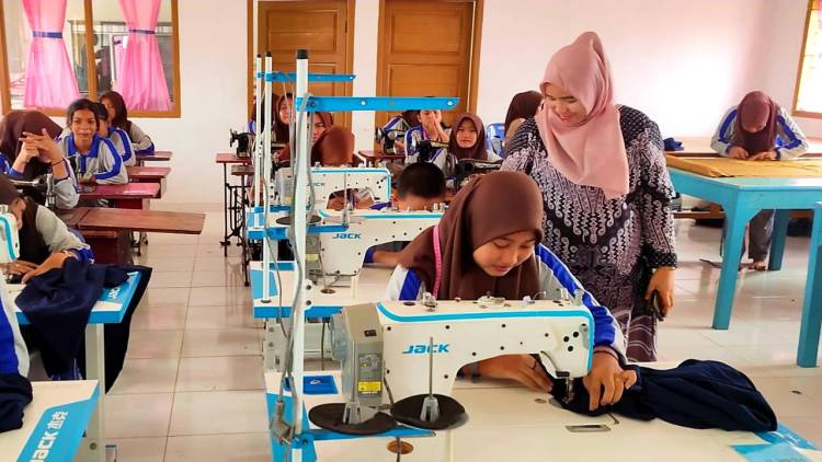 Kasek SMKN 1 Lima Puluh Berkomitmen Tingkatkan Mutu Pendidikan