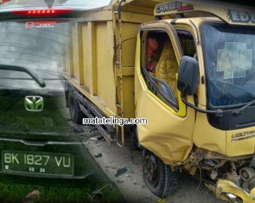 Mini Bus Brio Hantam Truck di Jalinsum Depan Polres Asahan