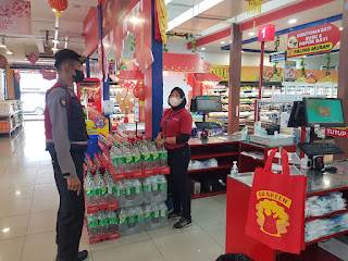 Samapta Polrestabes Medan Patroli Dialogis di Pusat Perbelanjaan