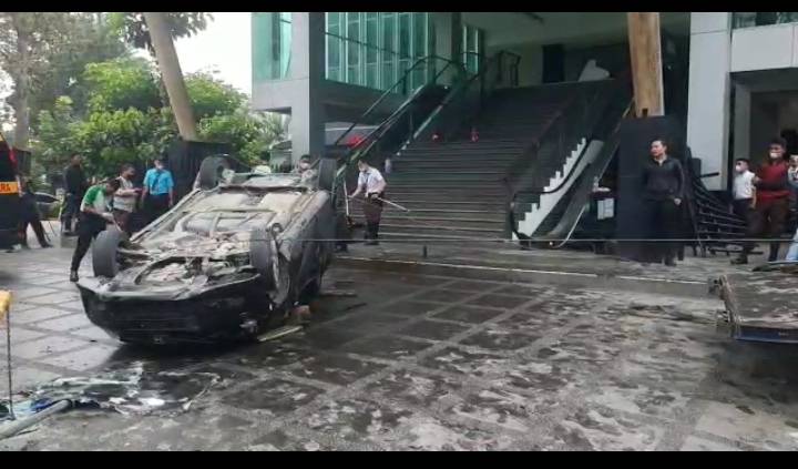 Honda Jazz Tabrak Pagar, Sopir Tewas 2 Penumpang Luka Berat
