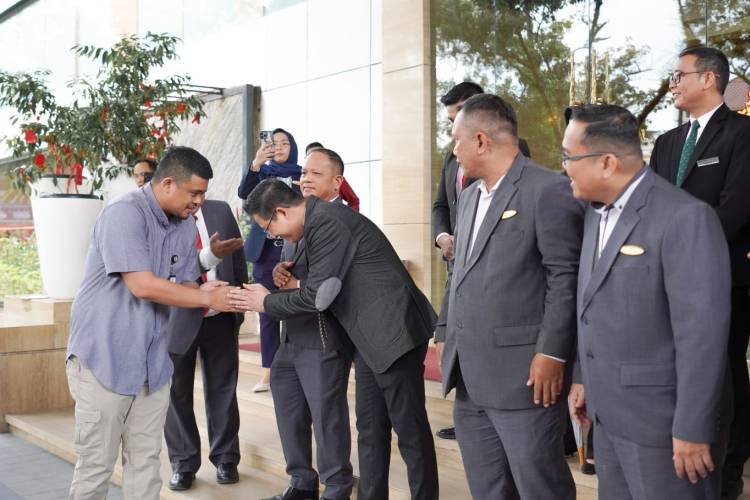 Resmikan EVCS, Bobby Nasution Ingin Fasilitas Pengisian Kendaraan Listrik Semakin Banyak