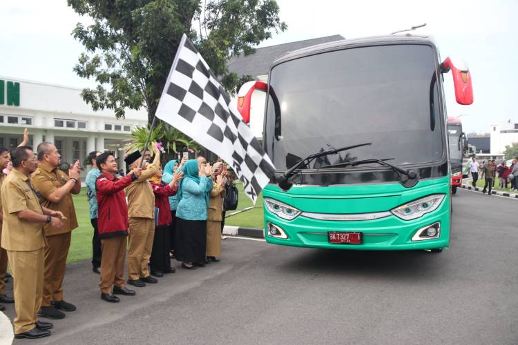 Gubernur Lepas Ratusan Relawan Gerakan Sumut Mengajar Batch 15