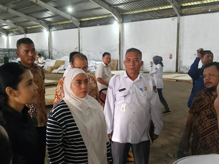 Komisioner KPU RI Betty Epsilon Idroos Sidak Gudang KPU Kota Medan