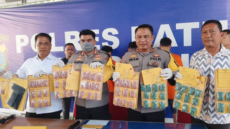Polres Batubara Ringkus 3 Jaringan Pengedar Ribuan Butir Ekstasi, Bandar Warga Medan Diburu